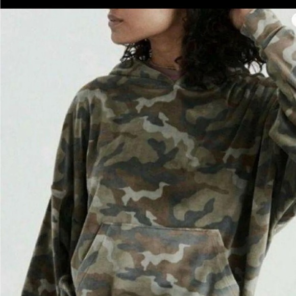 American Eagle Olive Green Camo Hoodie - Picture 2 of 5